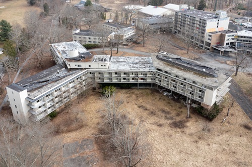 The ruins of the Nevele Grande Hotel, one of the old Borscht Belt establishments in the Catskills. Photo © Demerzel21 | Dreamstime.com